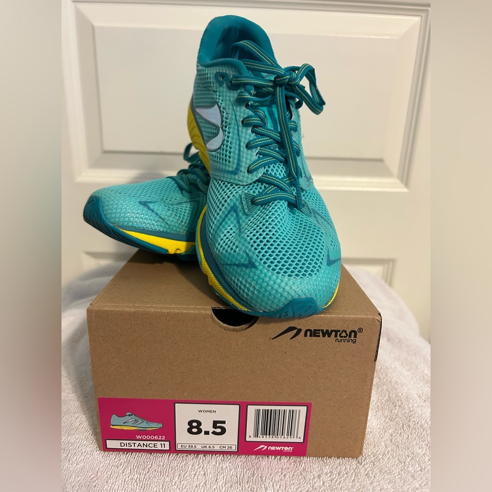 Woman’s Newton “distance 11” running shoes size 8.5